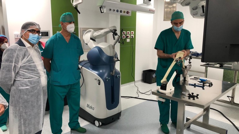 Chirurgia ortopedica con il sistema robotico Mako