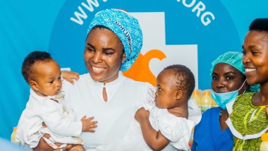 DHL consegna in Burundi la prima clinica cardiaca mobile al mondo